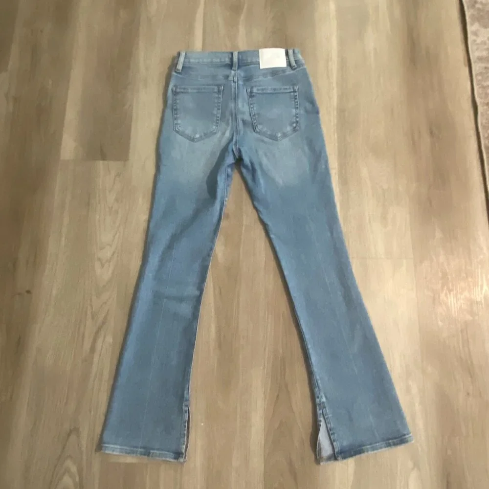Express Mid Rise Flare Jeans Light Wash Size 4 Short Petite Vent Hem - Picture 4 of 11